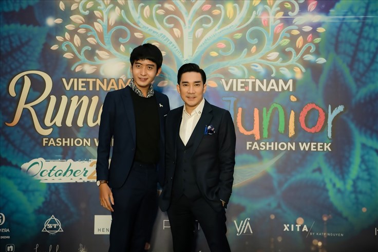 Quang Hà ủng hộ Xuân Lan tại Tuần lễ thời trang Vietnam Runway Fashion