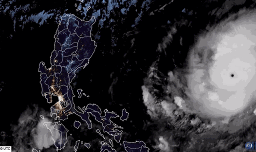 Siêu bão Goni - cơn bão mạnh nhất năm 2020 đang tiến vào Philippines với mắt bão rõ nét. Nguồn: Washington Post.