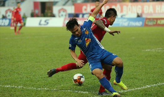 Thắng 4-2 trên sân Lạch Tray, Quảng Nam vẫn xuống hạng do thua về chỉ số phụ với Nam Định. Ảnh: Nguyễn Phú