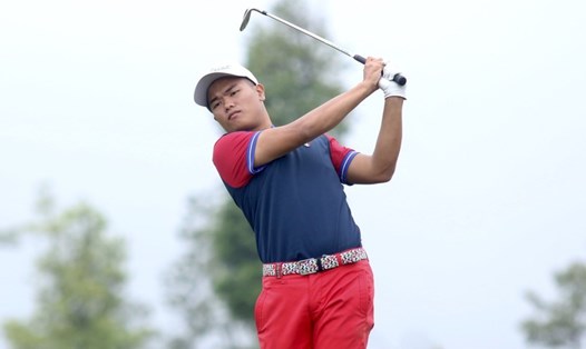 Nguyễn Nhất Long là tân vô địch Tiền Phong Golf Championship 2020. Ảnh: Như Ý