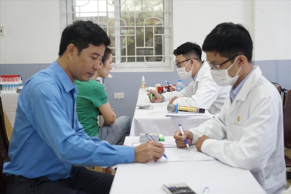 Công đoàn giáo dục Nghệ An khám sàng lọc ung thư cho 500 cán bộ, nhà giáo. Ảnh: QĐ