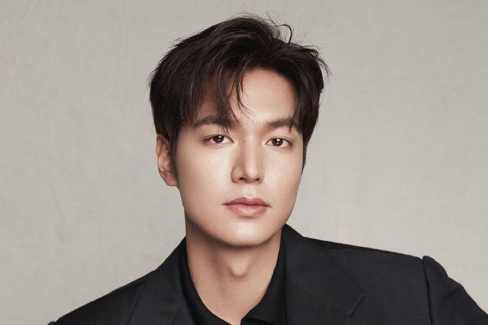 Nam tài tử Lee Min Ho là nghệ sĩ Hàn Quốc đầu tiên đạt 20 triệu người theo dõi trên mạng xã hội. Ảnh chụp màn hình. Nam tài tử Lee Min Ho là nghệ sĩ Hàn Quốc đầu tiên đạt 20 triệu người theo dõi trên mạng xã hội. Ảnh chụp màn hình.