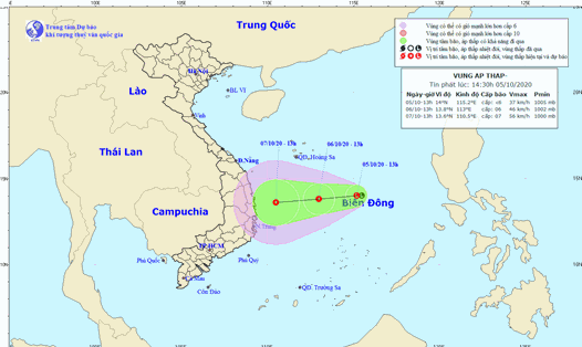 Vị trí và dự báo đường đi của vùng áp thấp trên Biển Đông. Ảnh: Trung tâm Dự báo KTTV Quốc gia.