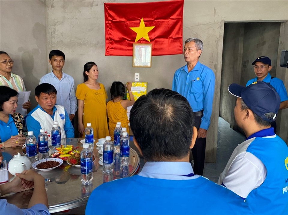 Trao mái ấm công đoàn cho CNLĐ tại Đồng Nai. Ảnh: Công đoàn Pouchen