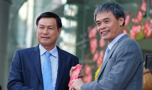 Ông Nguyễn Bá Dương (bên trái) đã chính thức từ nhiệm khỏi vị trí Chủ tịch HĐQT Coteccons. Ảnh: Nguồn Coteccons
