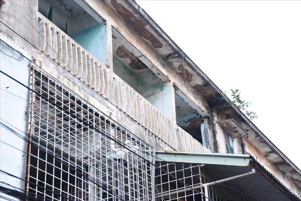 Chung cư ngõ 47 Lê Lai (Hải Phòng) xuống cấp mức độ nguy hiểm. Ảnh MD