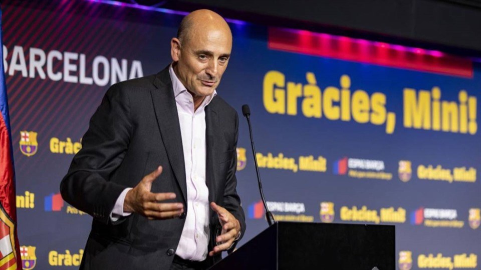 Phó chủ tịch phụ trách kinh tế của Barca, Jordi Moix, trong cuộc họp báo công bố báo cáo tài chính. Ảnh: AS