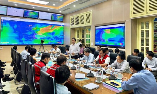 Sáng 6.10, BCĐ Trung ương về PCTT họp khẩn ứng phó với áp thấp nhiệt đới gây mưa lớn cực đoan. Ảnh: Ngọc Hà