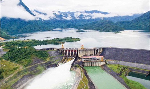 Mực nước hồ Tuyên Quang ở cao trình 119,85m, cần vận hành hồ chứa đảm bảo an toàn. Ảnh: EVN