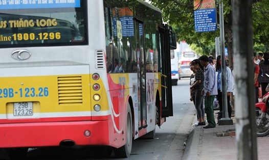 Bộ GTVT muốn đổi tên xe buýt thành xe khách thành phố, như trước đây muốn đổi trạm thu phí thành trạm thu giá, rồi trạm thu tiền. Ảnh Hải Nguyễn