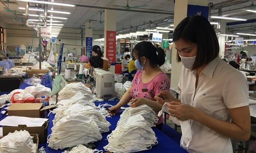 Ngành Dệt may Việt Nam có tới trên 70% lao động nữ. Ảnh: Hải Anh
