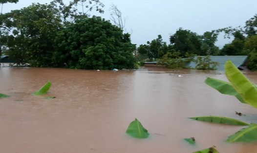 Mưa lớn gây ngập lụt ở thị trấn Lao Bảo, huyện Hướng Hóa, tỉnh Quảng Trị. Ảnh: M.H.