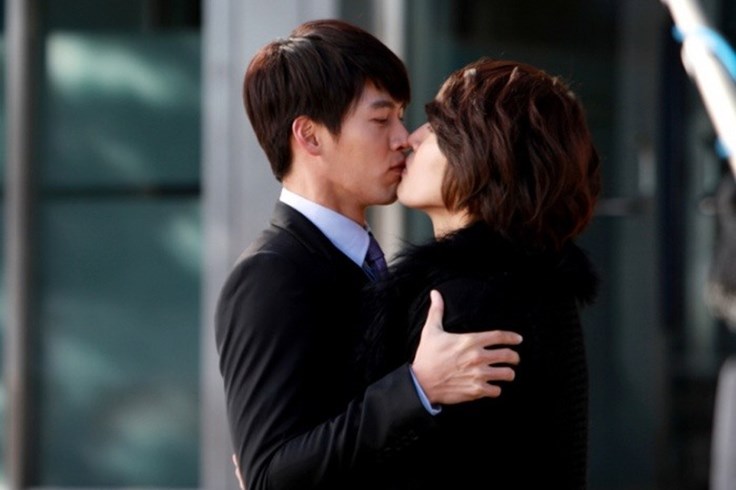 Nụ hôn đồng giới trên màn ảnh của Hyun Bin, Park Seo Joon