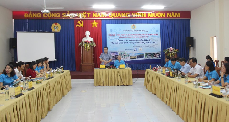 Buổi tọa đàm tập trung 7 nội dung liên quan đến thực trạng và chia sẻ kinh nghiệm nhằm đổi mới tuyên truyền qua mạng xã hội của các cấp công đoàn tại Khánh Hoà. Ảnh:Phương Linh