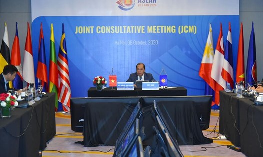 Thứ trưởng Ngoại giao Nguyễn Quốc Dũng chủ trì Hội nghị Tham vấn chung ASEAN. Ảnh: BNG