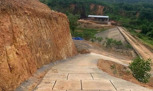 Hoạt động san gạt, cải tạo địa hình tại huyện Đức Trọng, tỉnh Lâm Đồng. Ảnh: N.B