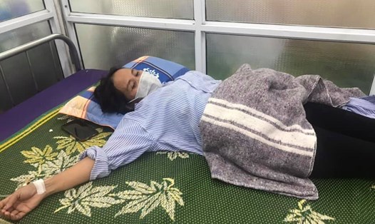 Bà Nguyễn Thị Diêu là một trong 4 người ăn nhầm nấm độc phải nhập viện cấp cứu. Ảnh: HV.