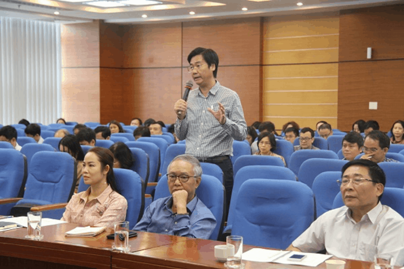 Phó Chủ tịch Công đoàn Dầu khí Việt Nam Nguyễn Mạnh Kha
 tham gia thảo luận tại chương trình đào tạo “Phương pháp tái tạo văn hóa doanh nghiệp”.
Ảnh: CĐ DKVN