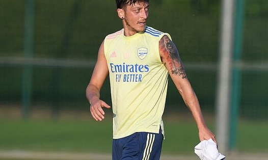 Mesut Ozil muốn nhận 13 triệu bảng nếu Arsenal chấm dứt hợp đồng với anh. Ảnh: Getty Images