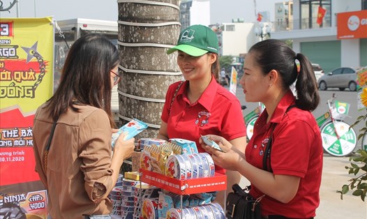 Người lao động tham quan, mua sắm tại siêu thị Phúc lợi tại địa chỉ 12 Hồ Sen, Lê Chân, Hải Phòng. Ảnh MD