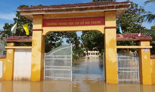 Trường THCS Đại Thành (xã Cẩm Thành, huyện Cẩm Xuyên, tỉnh Hà Tĩnh) bị ngập lụt trong đợt mưa lũ vừa qua. Ảnh: Trần Tuấn