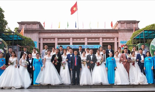 Năm 2019, 19 cặp đôi công nhân có hoàn cảnh khó khăn được LĐLĐ tỉnh Thái Nguyên tổ chức đám cưới miễn phí. Ảnh: Hà Anh