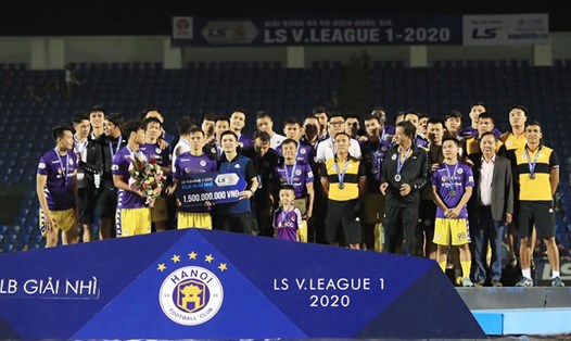 Câu lạc bộ Hà Nội chỉ đoạt ngôi Á quân V.League 2020, không hoàn thành mục tiêu đề ra. Ảnh: VPF.