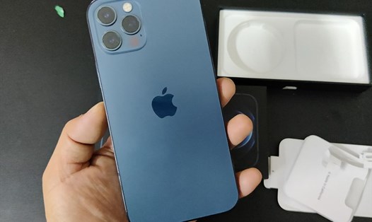 iPhone 12 Pro Max sẽ được Apple bán ra trên toàn cầu từ ngày 13.11, muộn hơn so với thông lệ lâu nay. Ảnh: Phước Quốc.