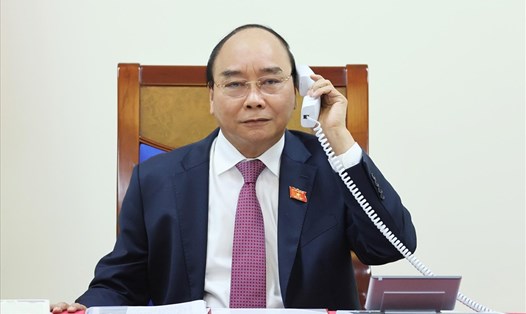 Thủ tướng Nguyễn Xuân Phúc điện đàm với Thủ tướng Lào Thongloun Sisoulith chiều 10.11. Ảnh: Bộ Ngoại giao.