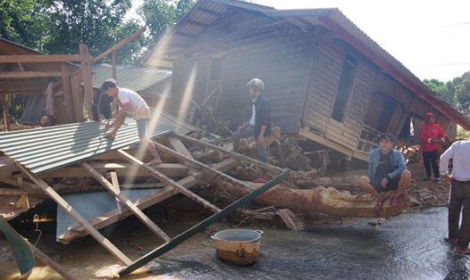 Một khu dân cư ở xã Hướng Việt, huyện Hướng Hóa, tỉnh Quảng Trị bị sạt lở đất tàn phá. Ảnh: HT
