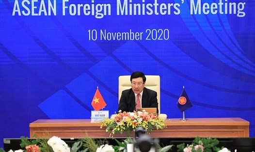 Phó Thủ tướng, Bộ trưởng Bộ Ngoại giao Phạm Bình Minh chủ trì Hội nghị Bộ trưởng Ngoại giao ASEAN. Ảnh: VGP