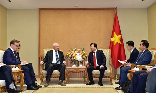 Phó Thủ tướng Trịnh Đình Dũng tiếp Đại sứ Liên bang Nga tại Việt Nam. Ảnh: VGP/Nhật Bắc
