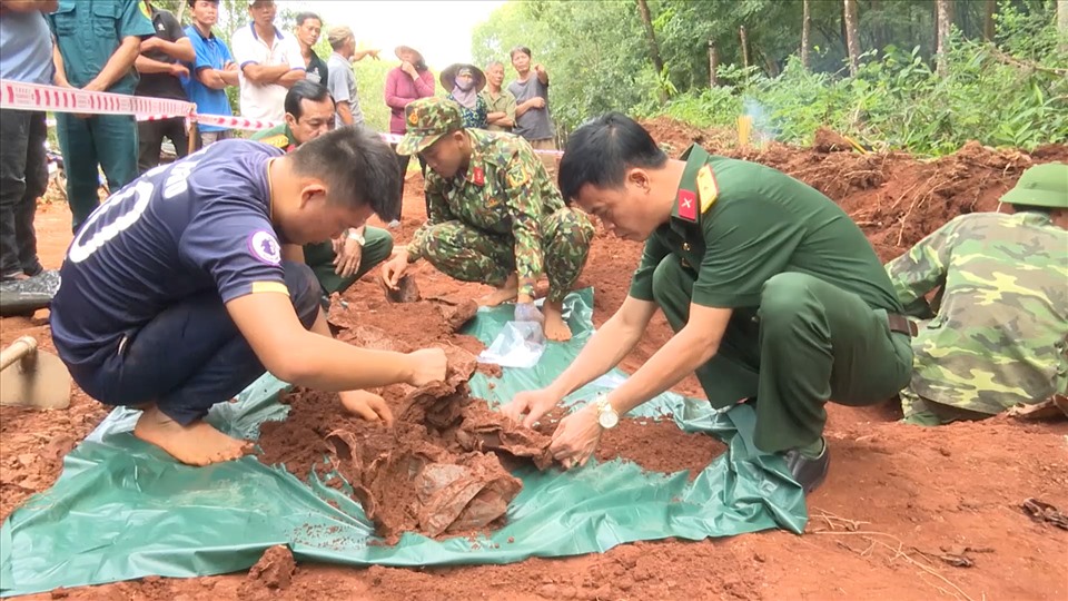 Phát hiện 28 bộ hài cốt liệt sĩ khi làm đường ở Bình Phước. Ảnh. T.Thành
