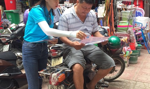 Cán bộ, nhân viên ngành BHXH Việt Nam nỗ lực tuyên truyền tới người dân về chính sách BHXH tự nguyện. Ảnh: Hà Anh