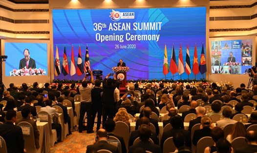 Thủ tướng Nguyễn Xuân Phúc phát biểu trong lễ khai mạc Hội nghị Cấp cao ASEAN 36 tháng 6.2020. Lễ khai mạc Hội nghị Cấp cao ASEAN 37 sẽ diễn ra trong sáng nay, 12.11. Ảnh: AFP.