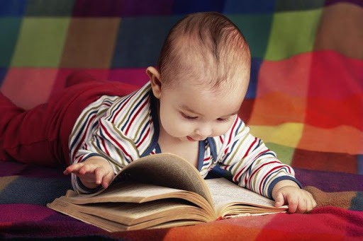 Mách bố mẹ 6 dấu hiệu nhận diện trẻ sơ sinh thông minh hơn người
