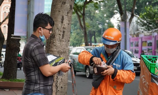 Thương mại điện tử phát triển thúc đẩy ngành giao nhận tăng trưởng theo trong nền kinh tế số tại Việt Nam. Ảnh: Lê Nhàn.