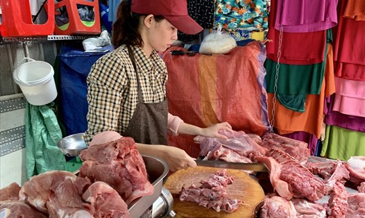 Nguồn cung thịt heo tại các chợ đầu TPHCM vẫn được duy trì ổn định. Ảnh: Ngọc Lê