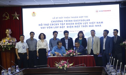 Lễ ký kết giữa Công đoàn Điện lực Việt Nam và Công ty Tài chính Cổ phần Điện lực (EVNFinance). Ảnh: CĐĐL