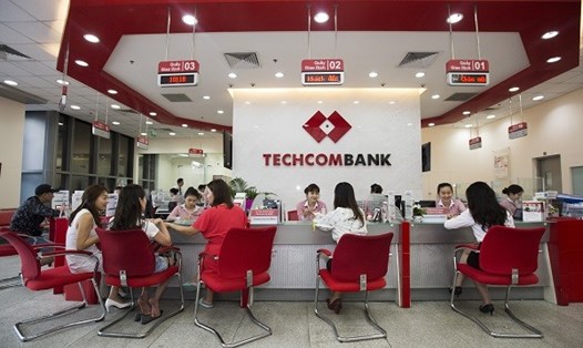 Giao dịch tại Ngân hàng Techcombank. Nguồn: Techcombank