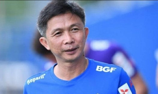 Dusit Chalermsan đang rất thành công khi dẫn dắt Pathum United tại Thai League, nên rất khó để ông từ bỏ nơi làm việc lý tưởng để về TPHCM. Ảnh: Siam Sport.