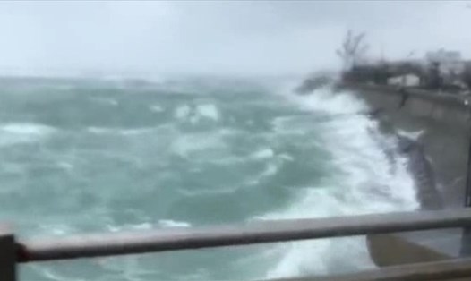 Sóng biển cao, gió giật mạnh tại Lý Sơn.