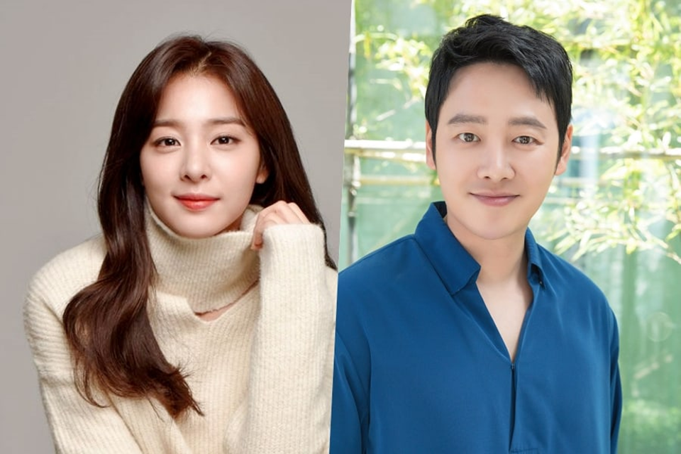 Diễn viên Kim Dong Wook dành tặng món quà cho Seol In Ah. Ảnh: Soompi Diễn viên Kim Dong Wook dành tặng món quà cho Seol In Ah. Ảnh: Soompi