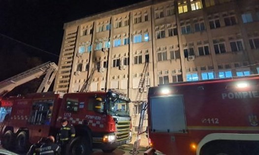 Vụ cháy xảy ra ở khu vực chăm sóc đặc biệt điều trị bệnh nhân COVID-19 tại một bệnh viện ở Romania đã khiến 10 người thiệt mạng và 10 người khác bị thương. Ảnh: AFP