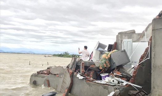 Thừa Thiên Huế là tỉnh có nhiều nhà bị sập và hư hại nhất trong bão số 13.
Ảnh: Phúc Đạt.