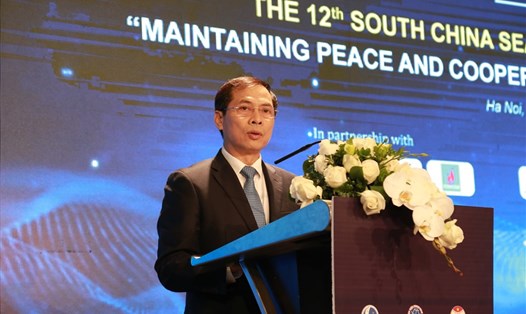 Thứ trưởng thường trực Bùi Thanh Sơn phát biểu tại Hội thảo khoa học quốc tế về Biển Đông lần thứ 12, ngày 16.11.2020. Ảnh: BNG