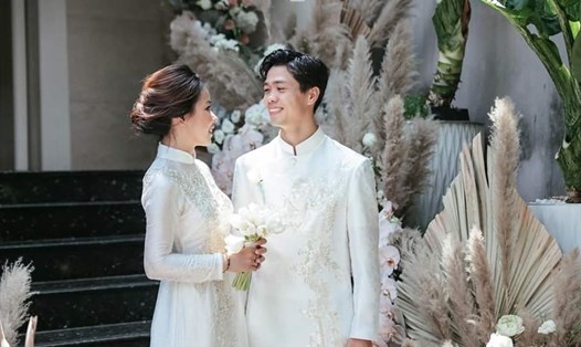 Công Phượng làm lễ đính hôn với Tô Ngọc Viên Minh vào tháng 6 năm nay và làm lễ cưới vào tối 16.11. Ảnh: Fanpage nhân vật.