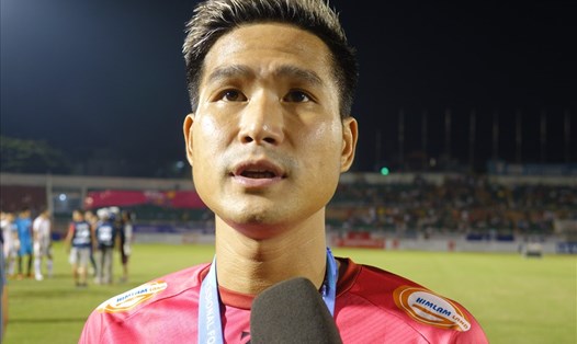 Đội trưởng Quốc Long nhiều khả năng sẽ nối gót các đồng đội, chia tay câu lạc bộ Sài Gòn. Ảnh: Nguyễn Đăng.