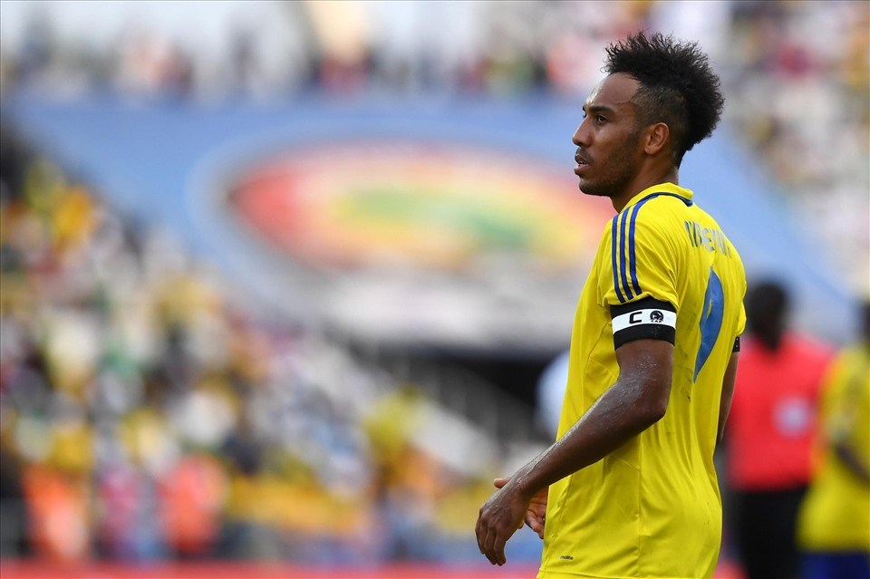 Pierre-Emerick Aubameyang cùng các đồng đội không hài lòng với sự cố xảy ra. Ảnh: AFP Pierre-Emerick Aubameyang cùng các đồng đội không hài lòng với sự cố xảy ra. Ảnh: AFP