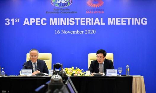 Phó Thủ tướng, Bộ trưởng Ngoại giao Phạm Bình Minh và Thứ trưởng Bộ Công Thương Trần Quốc Khánh dự Hội nghị Bộ trưởng APEC. Ảnh: BNG